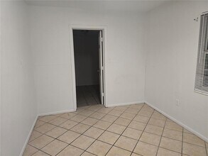 940 Osborne Dr in Sarasota, FL - Building Photo - Building Photo