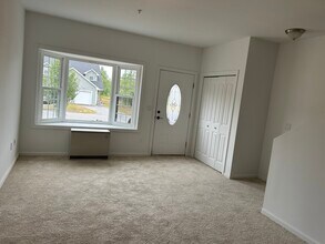 83 Trinity Cir in Rochester, NH - Building Photo - Building Photo