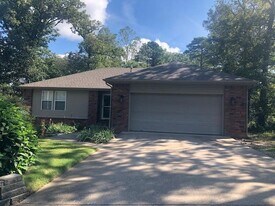 2 Millom Ln in Bella Vista, AR - Building Photo