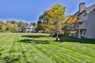 6 Veterans Rd, Unit 15 in Amherst, NH - Foto de edificio - Building Photo