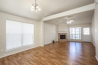 3411 Austin St in Gainesville, TX - Building Photo - Building Photo