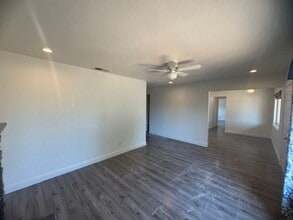 2331 Mangrum Ave in Sacramento, CA - Building Photo - Building Photo