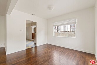 821 Laveta Terrace in Los Angeles, CA - Building Photo - Building Photo