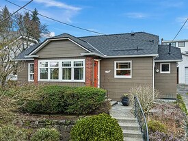 538 NE 81st St in Seattle, WA - Building Photo