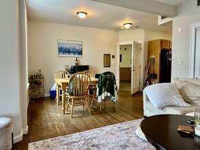 1930 Beacon St, Unit 1 in Boston, MA - Building Photo - Building Photo