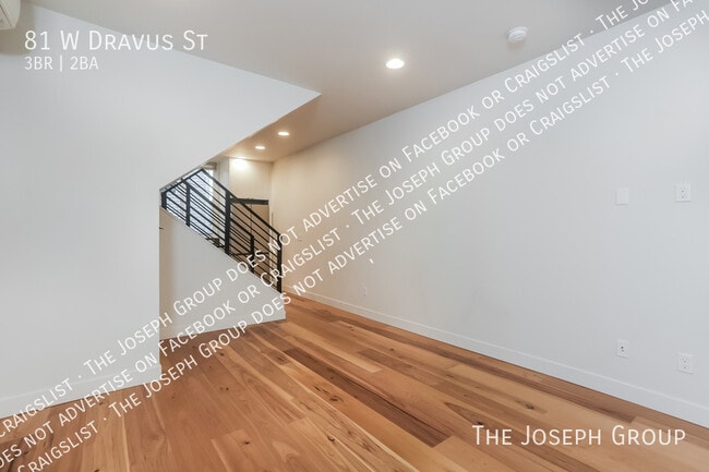 81 W Dravus St in Seattle, WA - Building Photo - Building Photo