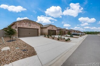 1117 Renee Way in Seguin, TX - Building Photo - Building Photo