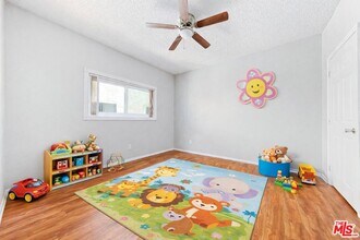 14937 Dickens St in Los Angeles, CA - Building Photo - Building Photo