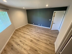 4249 Longridge Ave, Unit 208 in Studio City, CA - Foto de edificio - Building Photo