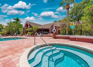 10265 Gandy Blvd N in St. Petersburg, FL - Building Photo - Building Photo