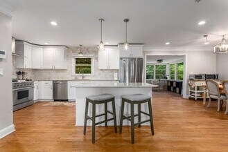 2532 Circlewood Rd NE in Atlanta, GA - Foto de edificio - Building Photo