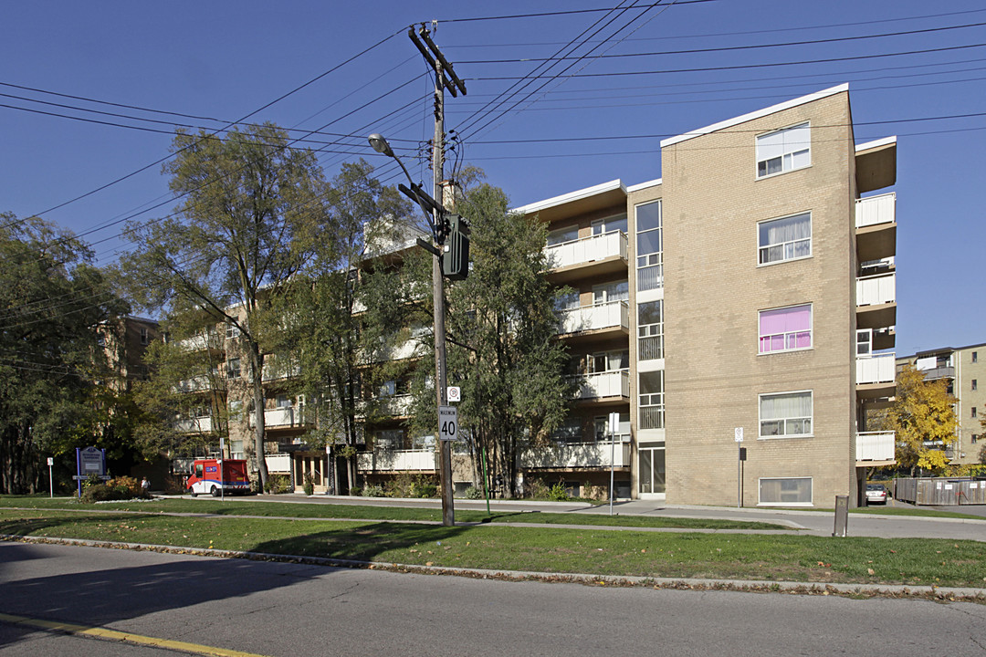 Riverpark Gardens in Toronto, ON - Building Photo