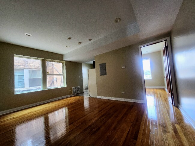 5646 W North Ave in Chicago, IL - Building Photo - Building Photo