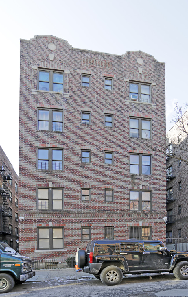 35-38 95th St in Flushing, NY - Foto de edificio - Building Photo