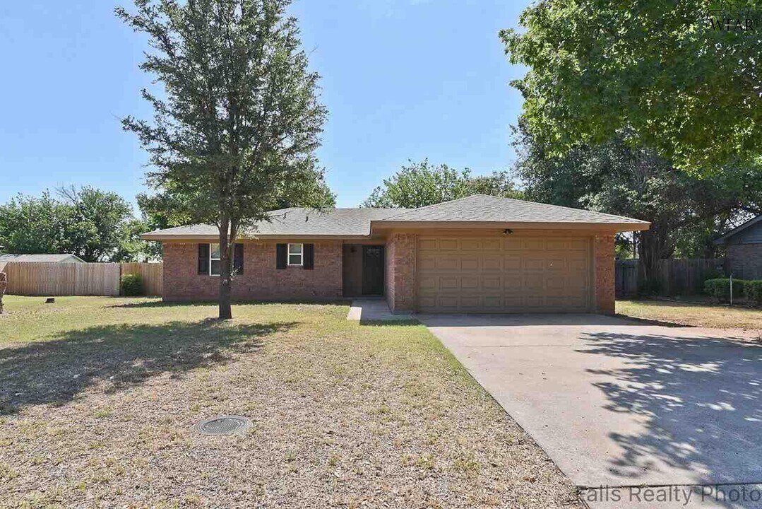 915 Patricia St in Burkburnett, TX - Building Photo