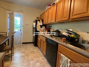 28 Quint Ave, Unit 5 in Boston, MA - Foto de edificio - Building Photo