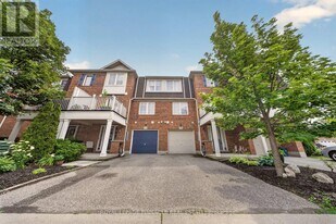 71 Garth Massey Dr in Cambridge, ON - Building Photo