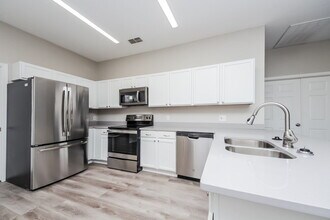 405 Acacia Tree Way in Kissimmee, FL - Building Photo - Building Photo