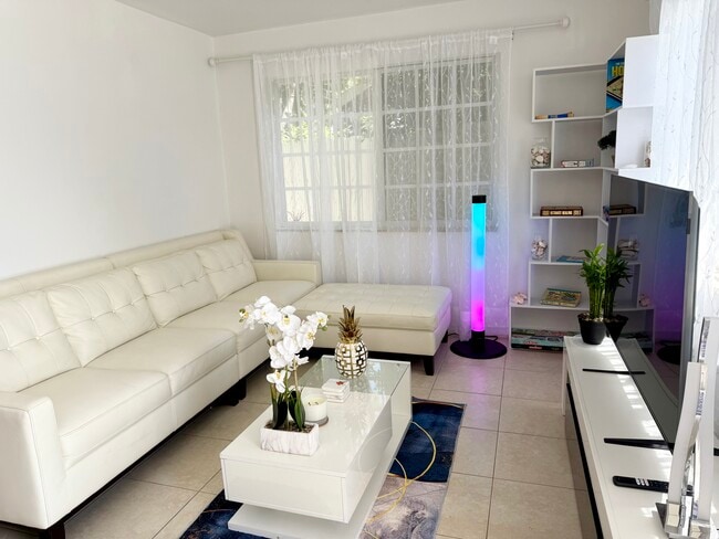 3725 NW 11th Ave, Unit 3723