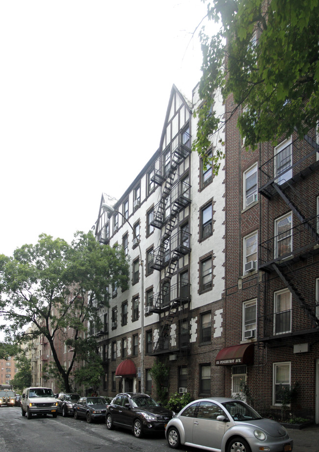 183 Pinehurst Avenue in New York, NY - Foto de edificio - Building Photo