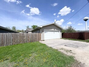 404 Main St E in Fairbank, IA - Building Photo - Building Photo
