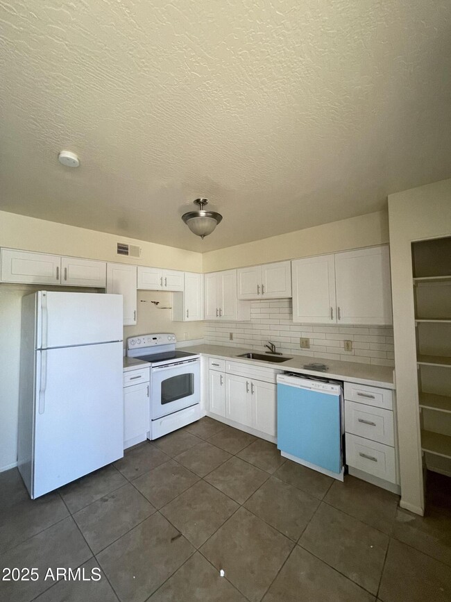 property at 1914 W Village Dr