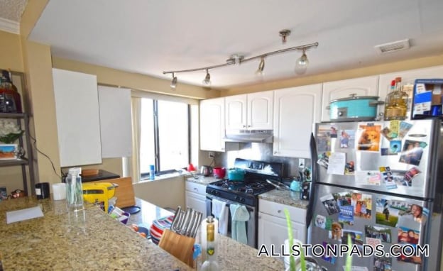 15 N Beacon St in Boston, MA - Building Photo - Building Photo