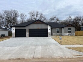 2988 N Nixon Ave in Springfield, MO - Building Photo