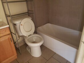 1206 W Lincoln Ave in Milwaukee, WI - Building Photo - Building Photo