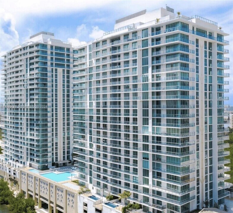 330 Sunny Isles Blvd, Unit 1401 in Sunny Isles Beach, FL - Building Photo