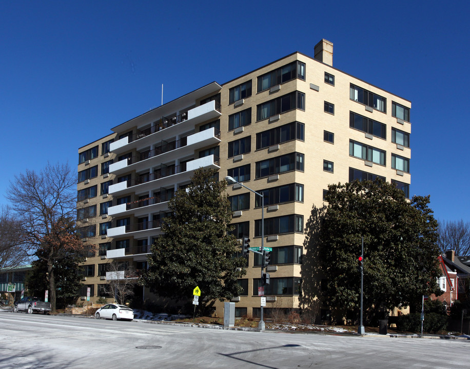 Crestview Apartments in Washington, DC - Building Photo