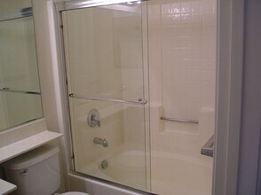 320 Bettencourt Dr in Roseville, CA - Building Photo - Building Photo