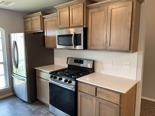 11521 SW 8th Cir in Yukon, OK - Building Photo - Building Photo