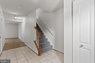 2562 Woodland Pl in Chesapeake Beach, MD - Foto de edificio - Building Photo