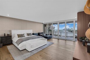 3 Grove Isle Dr in Coral Gables, FL - Building Photo