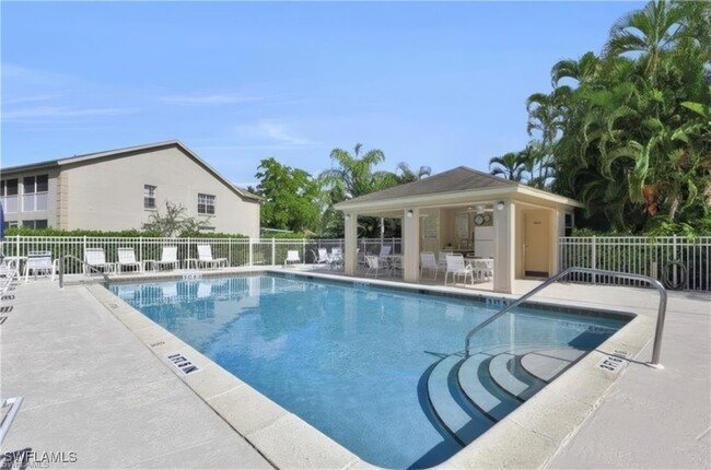 326 Bradstrom Cir in Naples, FL - Building Photo - Building Photo