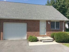 901 Fishlock Ave in Findlay, OH - Building Photo - Building Photo