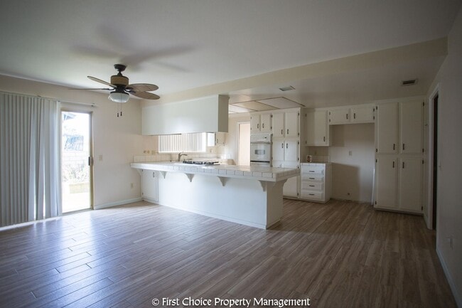 6794 Rycroft Dr in Riverside, CA - Foto de edificio - Building Photo