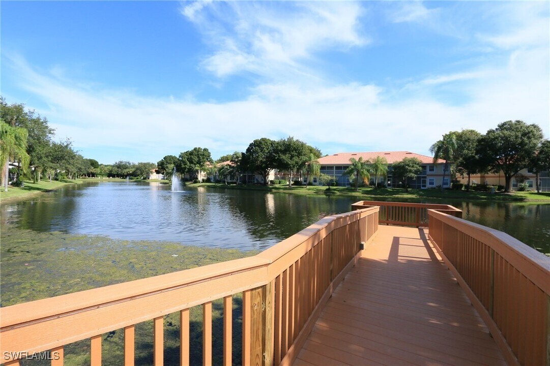 2476 Orchid Bay Dr in Naples, FL - Building Photo