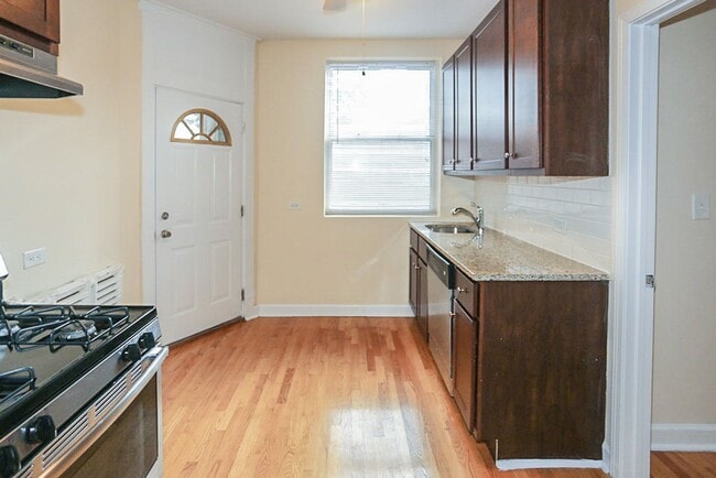 1615 W Berteau Ave, Unit 1 in Chicago, IL - Building Photo - Building Photo