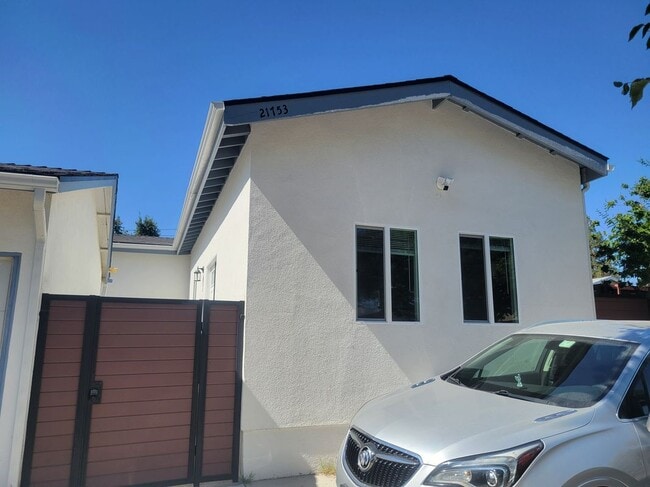 21753 Romar St in Los Angeles, CA - Building Photo - Building Photo