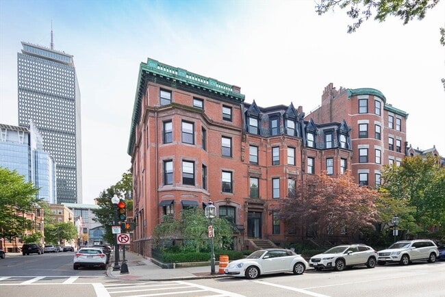 property at 290 Commonwealth Ave