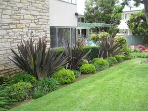 EllinCourt in South Pasadena, CA - Foto de edificio - Building Photo