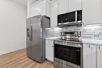 6630 Highrock Rd in Houston, TX - Foto de edificio - Building Photo