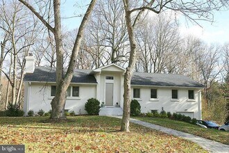 7913 Charleston Ct in Bethesda, MD - Building Photo - Building Photo