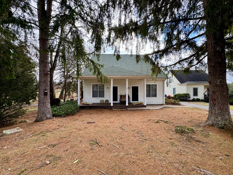 107 Givens Ln in Blacksburg, VA - Building Photo