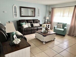 115 Jeffrey Dr in Brandon, FL - Building Photo - Building Photo