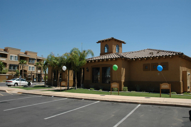 Colonia Del Sol Apartments in Phoenix, AZ - Building Photo - Building Photo