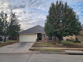 633 Grayson Ln in Lake Dallas, TX - Building Photo
