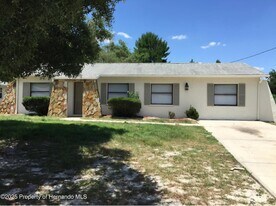 9619 Langan St in Spring Hill, FL - Building Photo